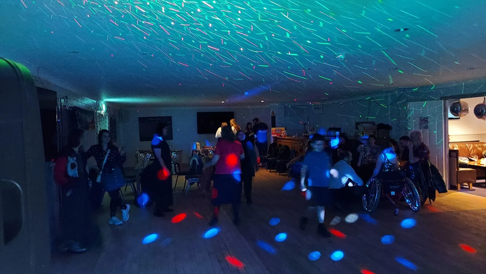 Shaftesbury Sports Bar - Image 4