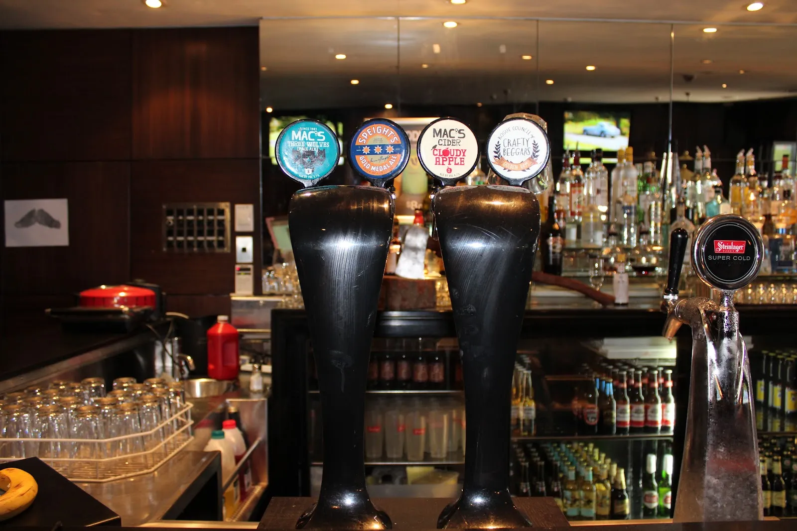 Woodys Sports Bar - Image 2