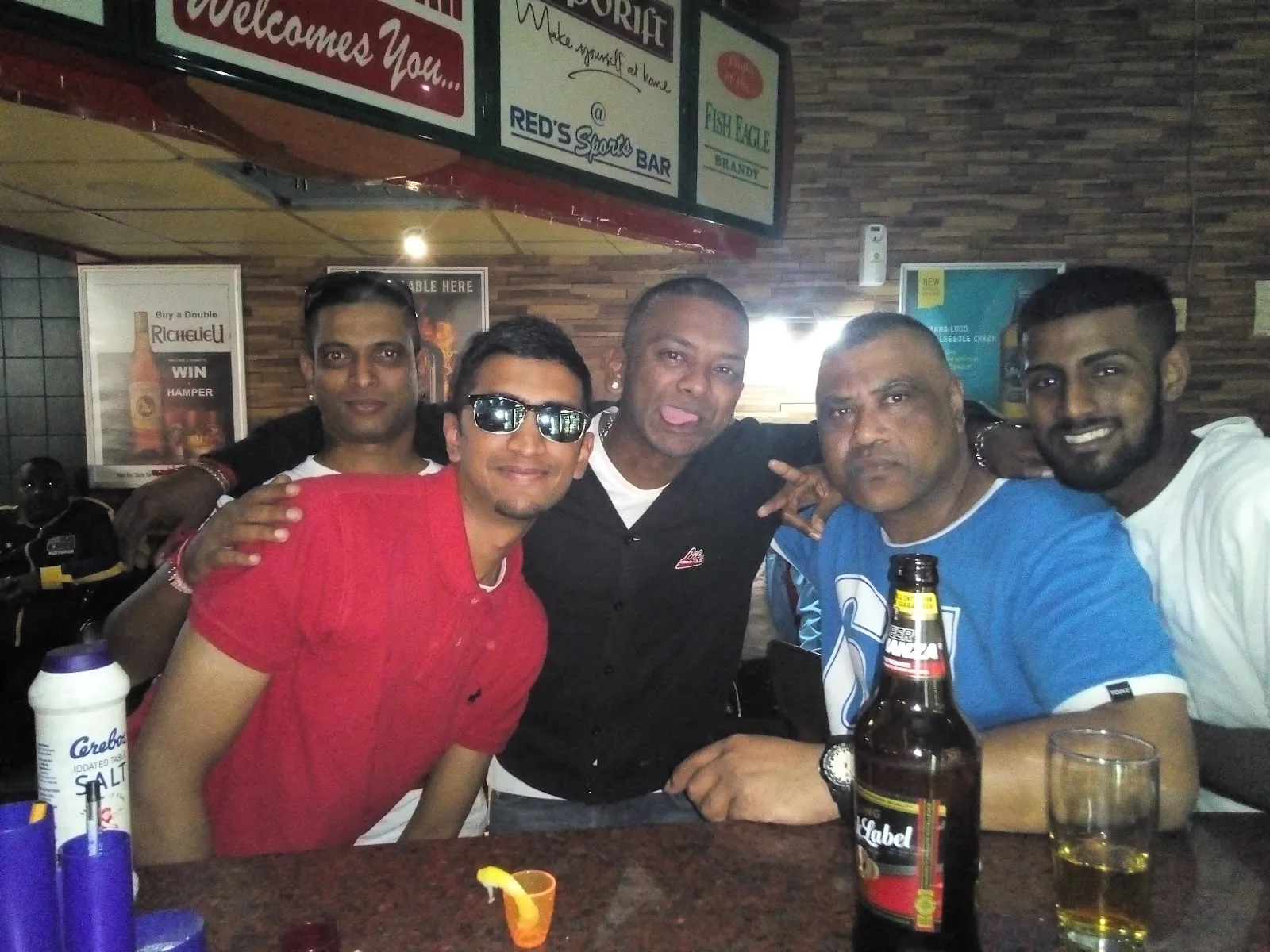 Reds Sports Bar logo