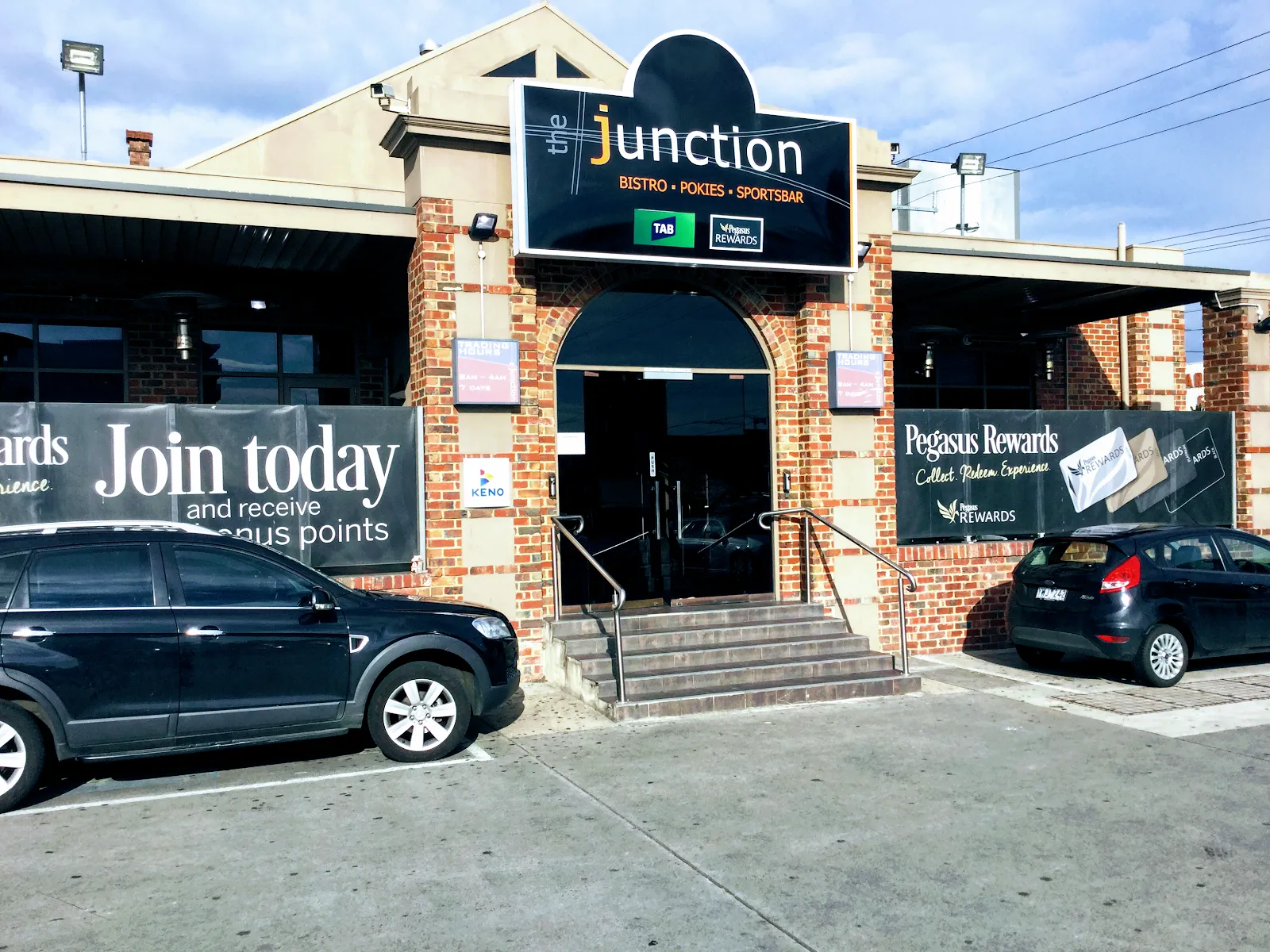Junction Hotel - Image 4