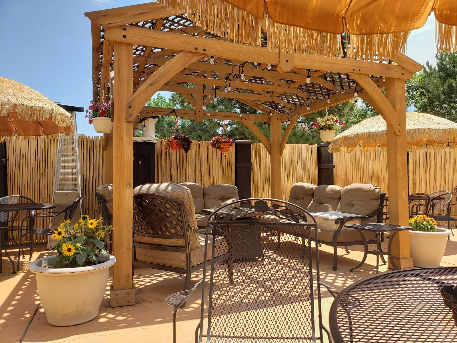 Sirens Bar & Grill - Image 2