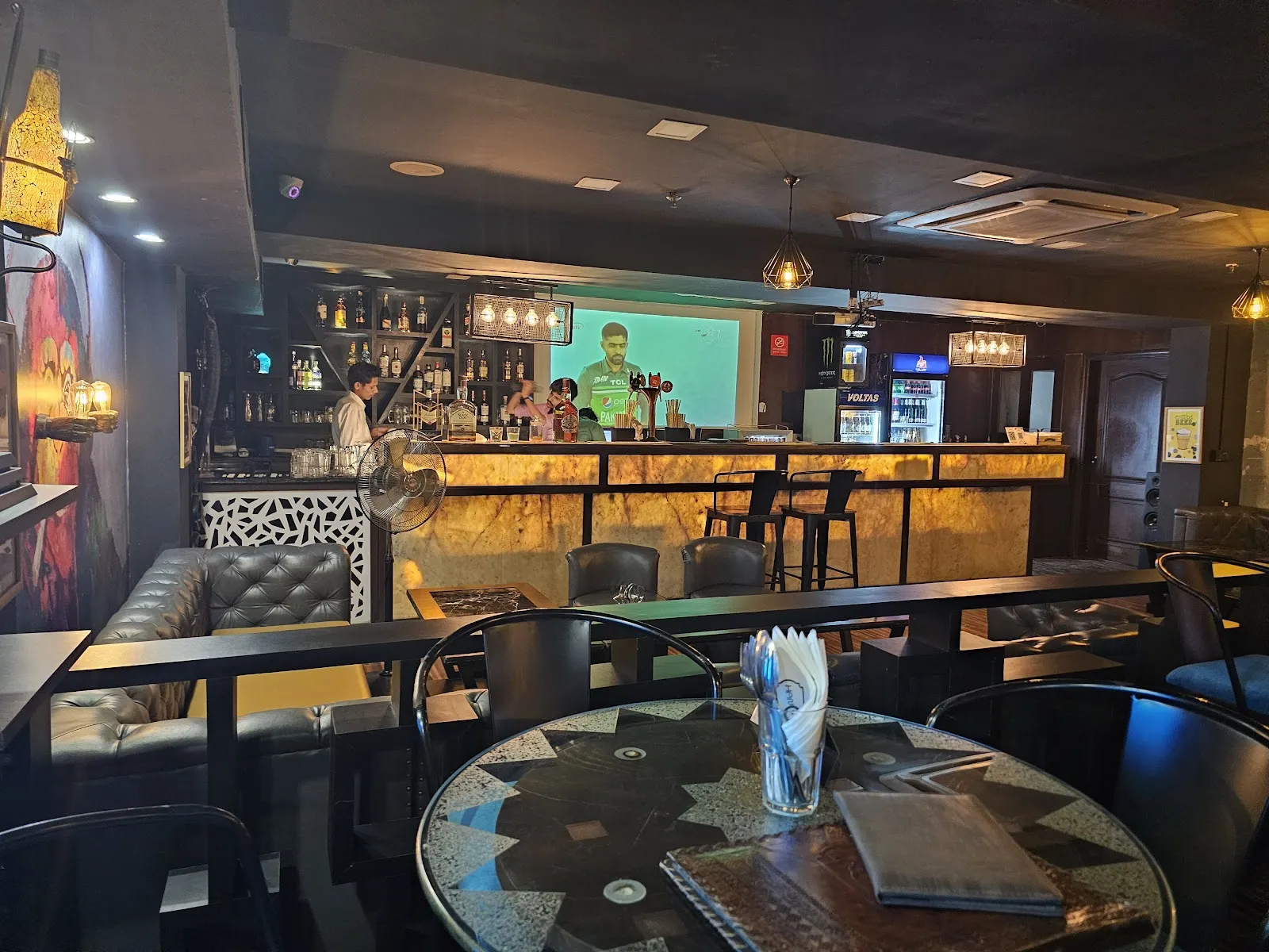 Hangout The Cocktail Room
