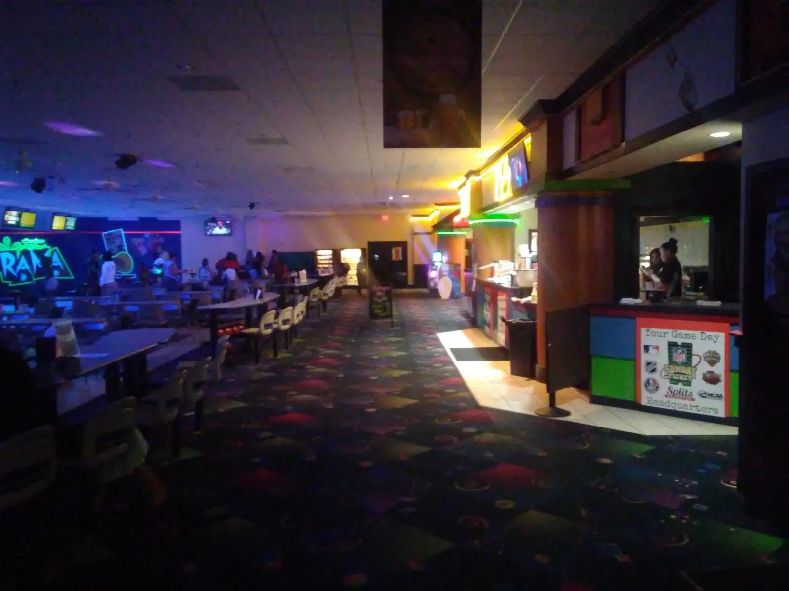 Splits Sports Grill & Bar - Image 4