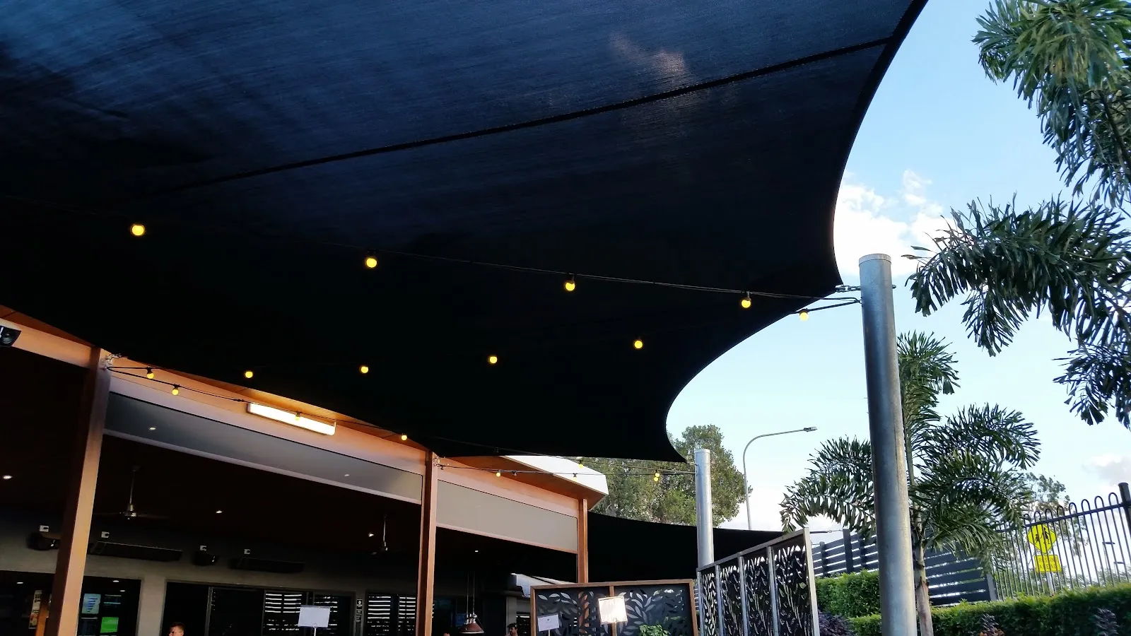 Gracemere Hotel - Image 2