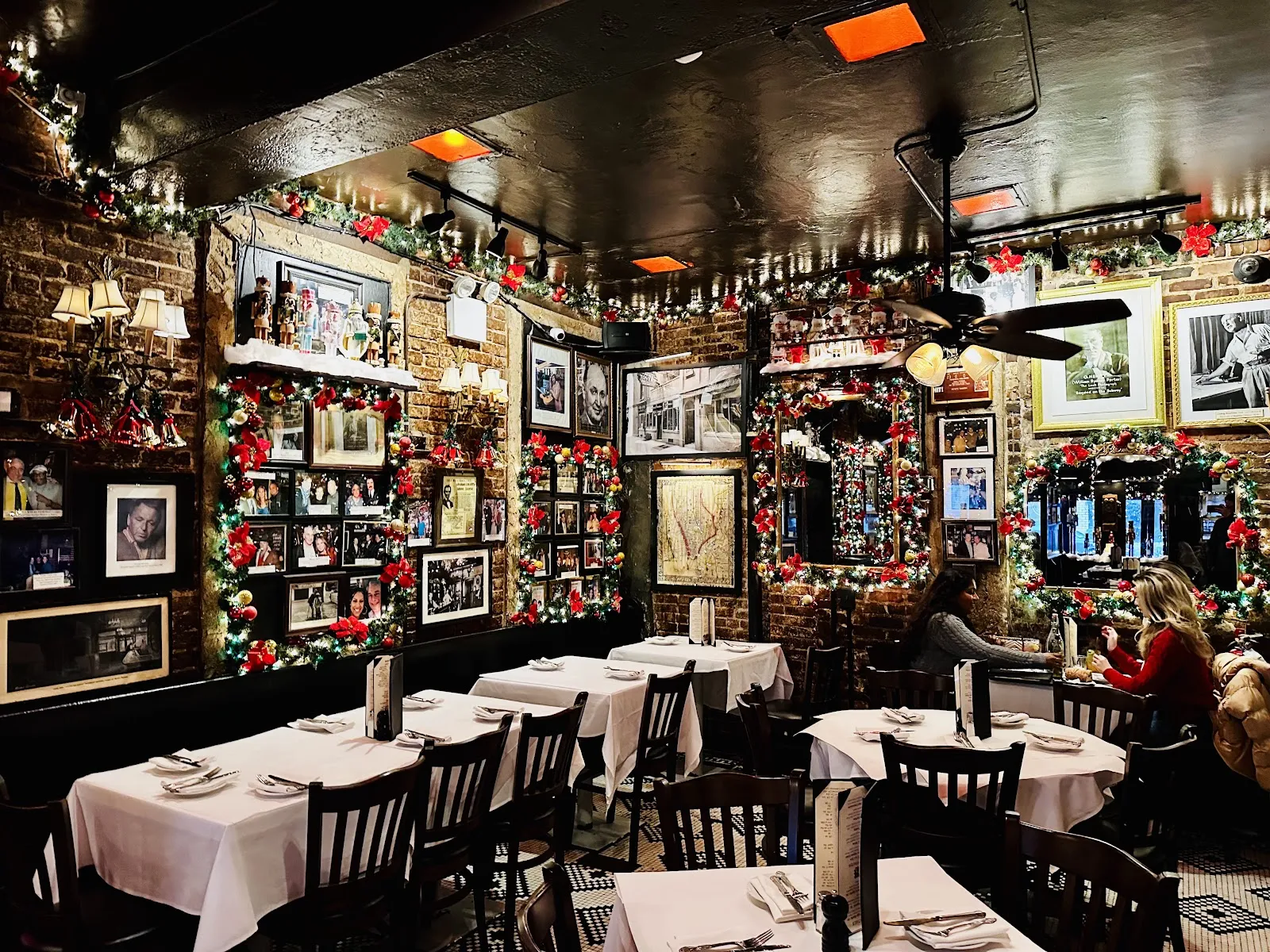 Pete's Tavern - Image 3