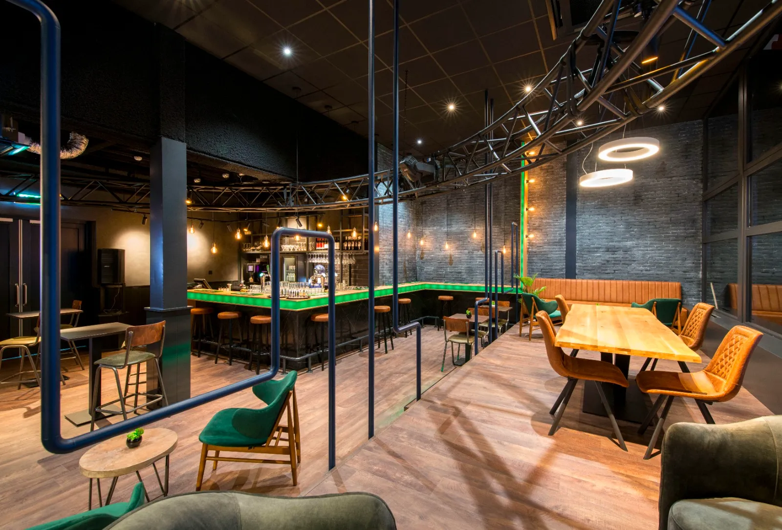 H20 Lounge Café - Image 3