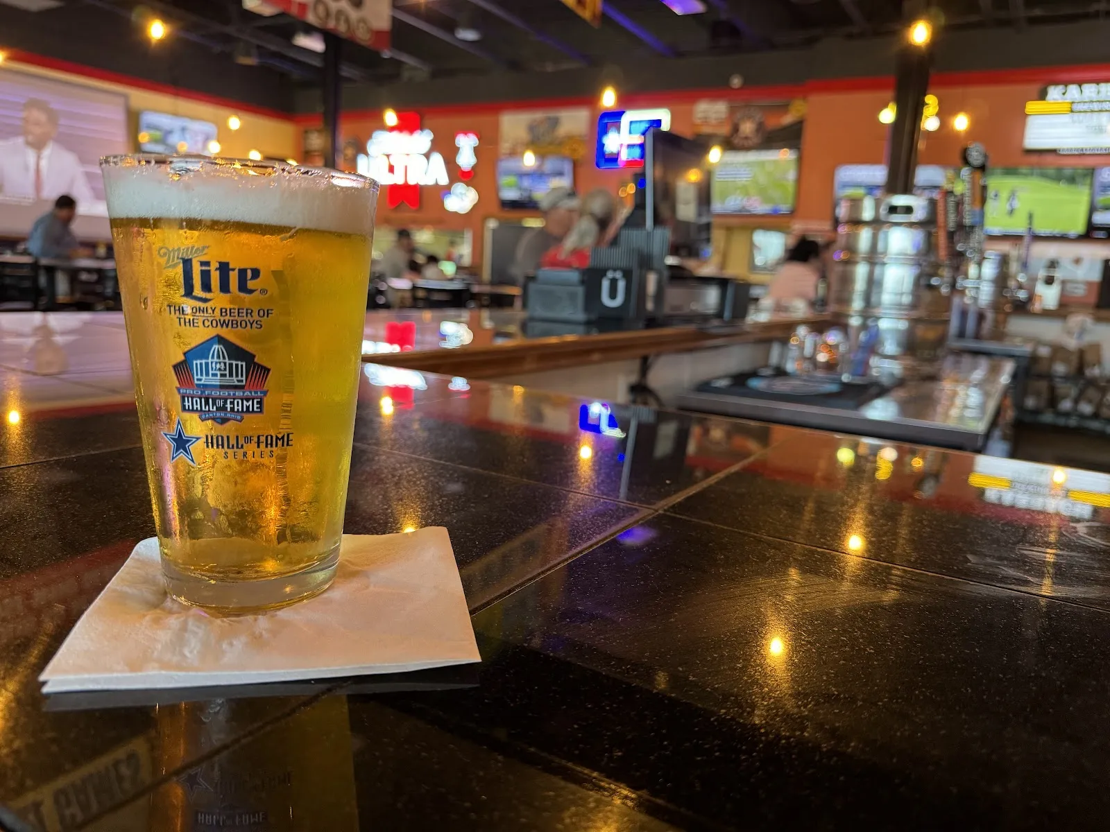 HARDKNOCKS Sports Grill logo