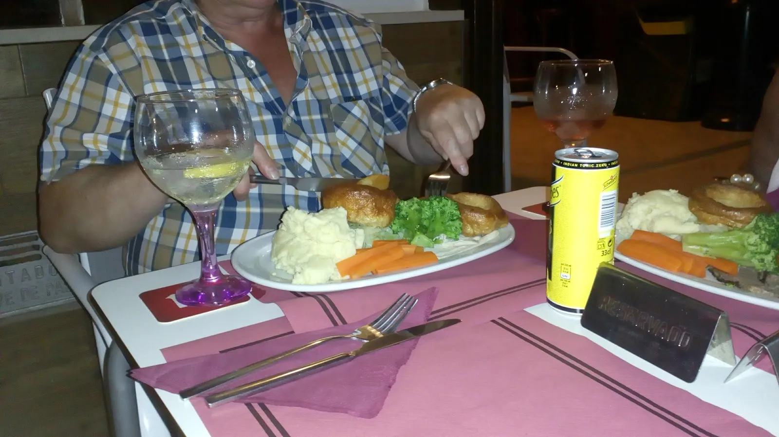 CHEERS FOOD & SPORTS BAR - Image 4