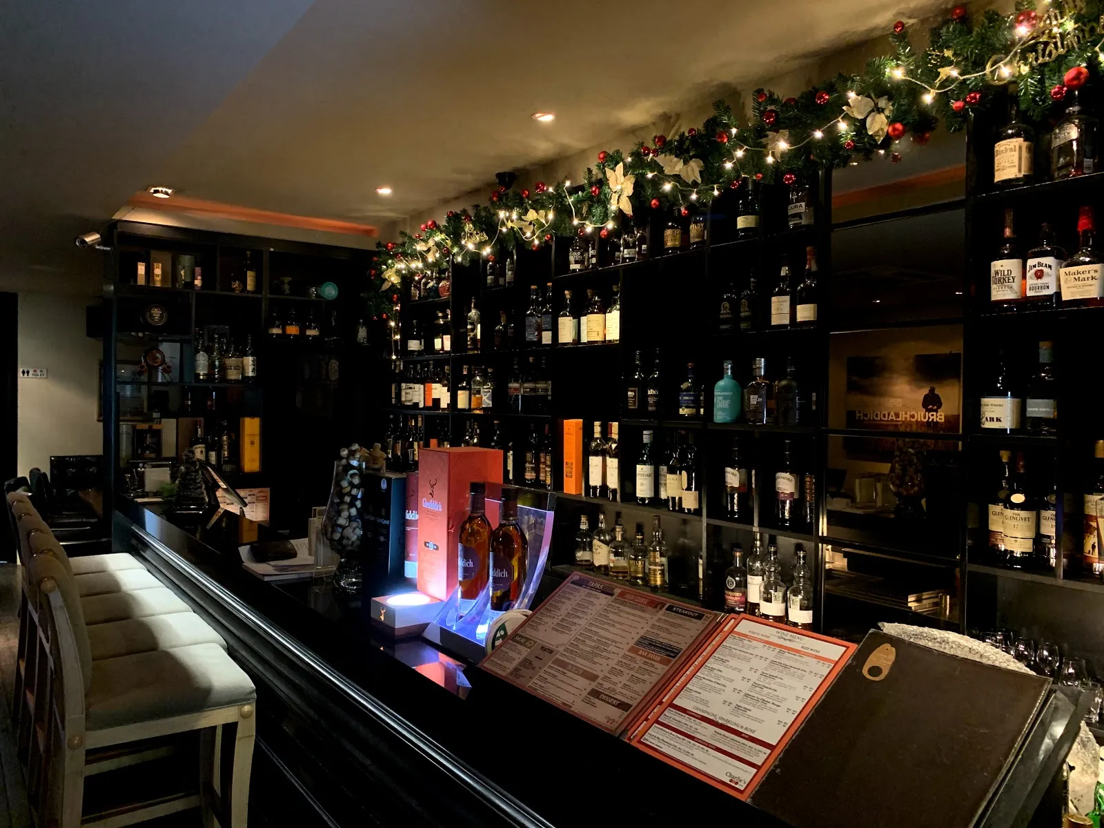 Charlie's Restaurant & Bar - Image 2