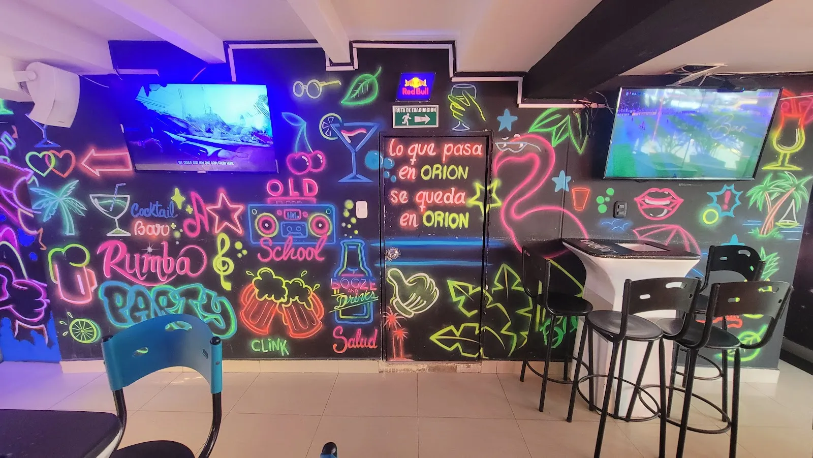 Orion Bar Lounge - Image 2