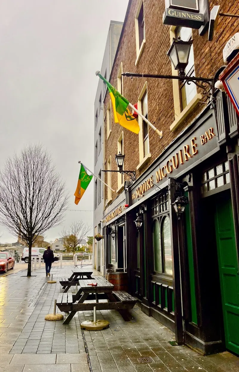 Squire McGuires Bar logo