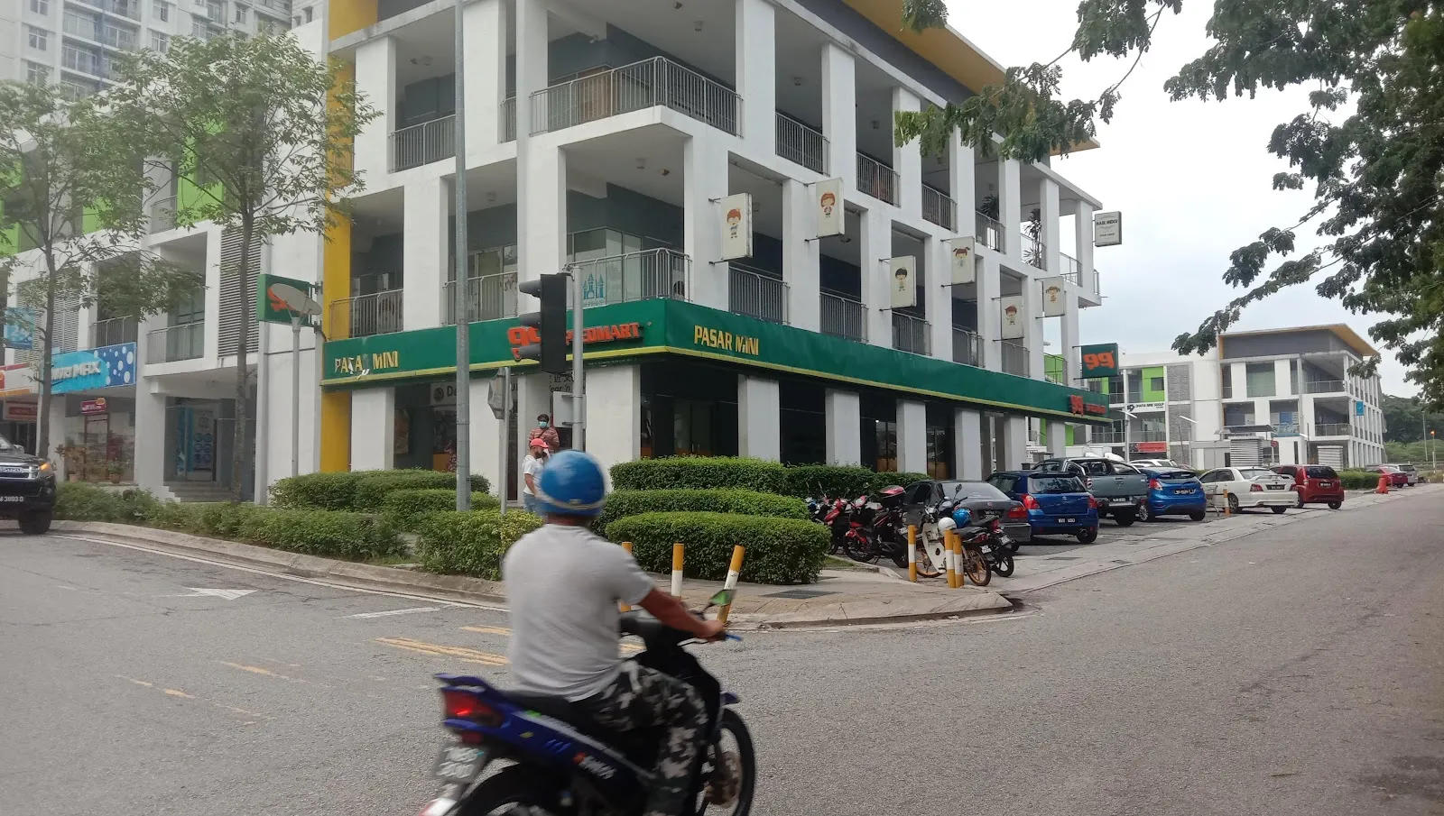LAYAN Bossku Bar & Cafe - Image 3