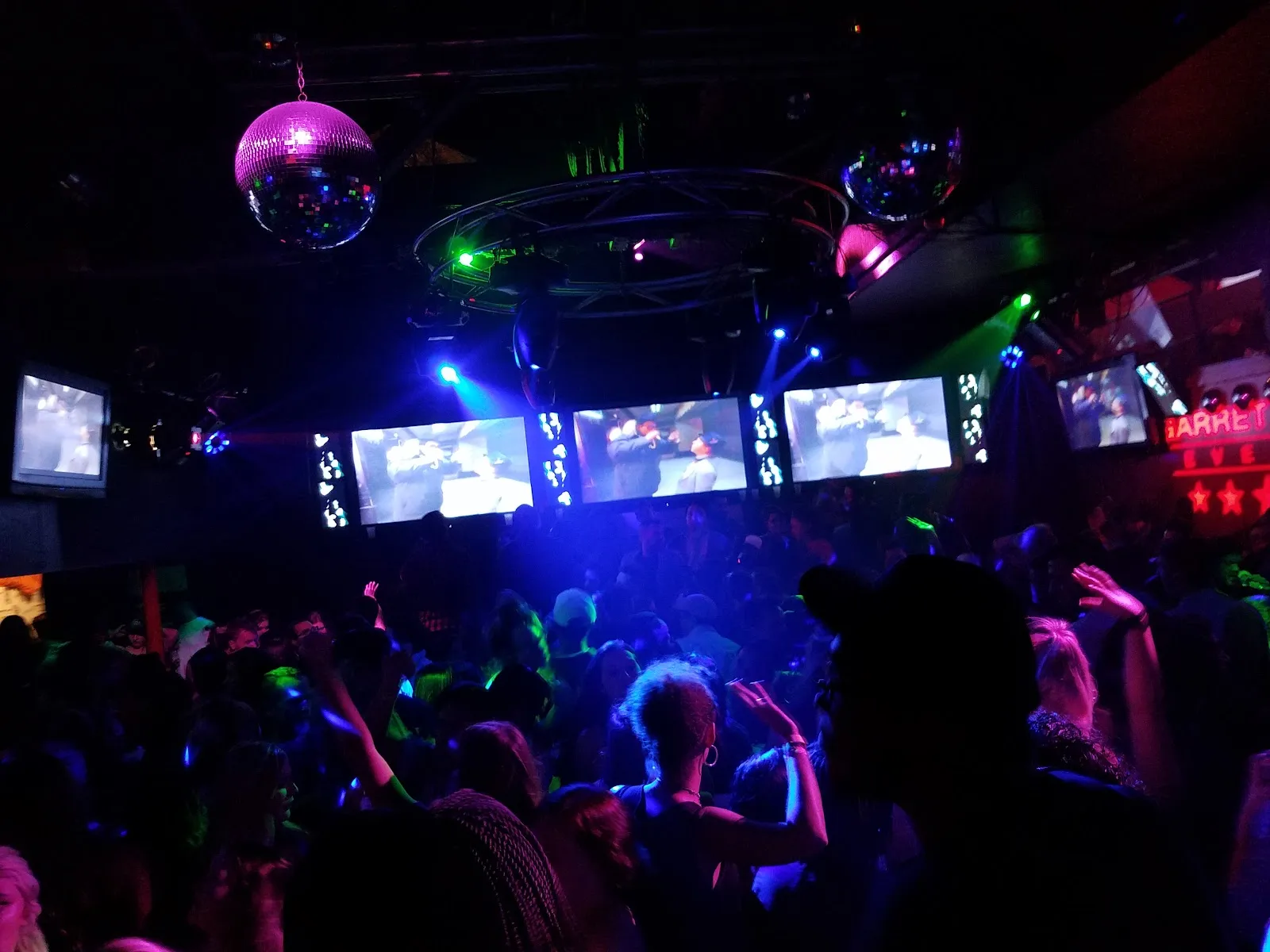 Independent Bar - Image 3