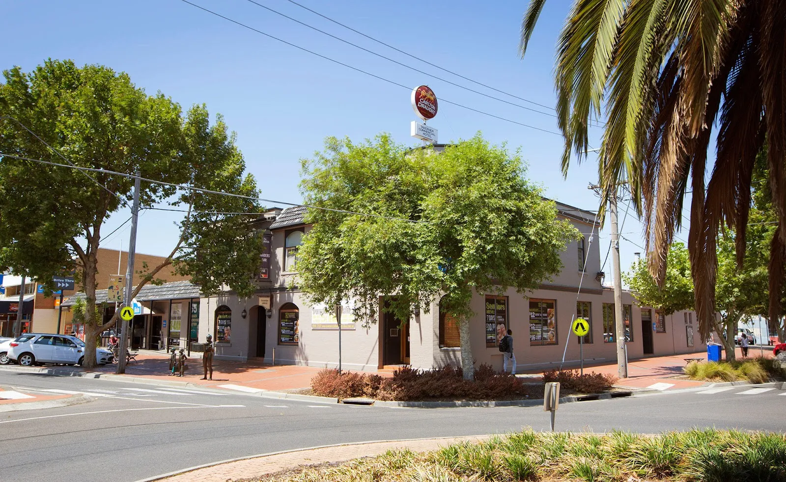 Commercial Hotel - Image 4