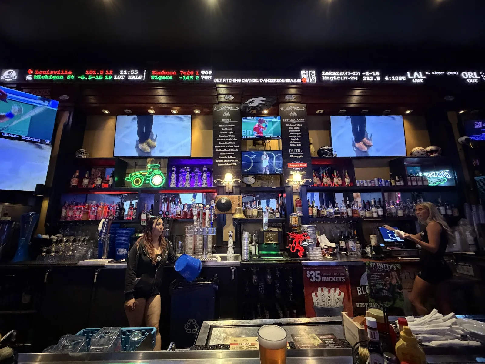 Blondies Sports Bar & Grill - Image 2