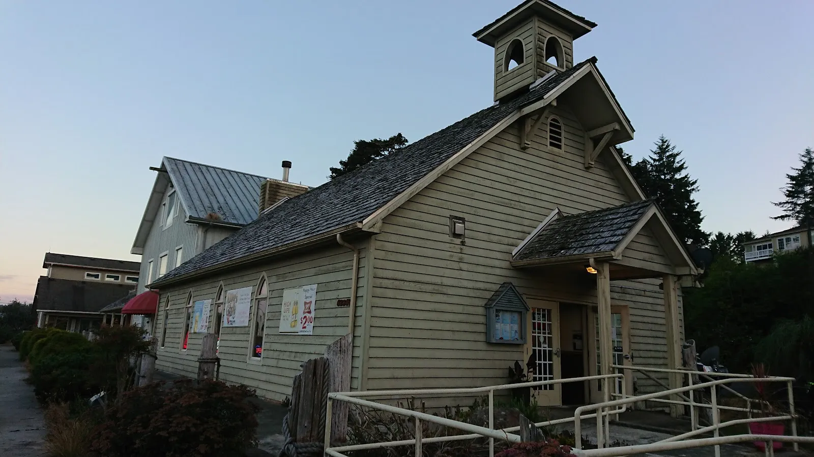 Miller's at the Cove Sports Bar & Grill logo