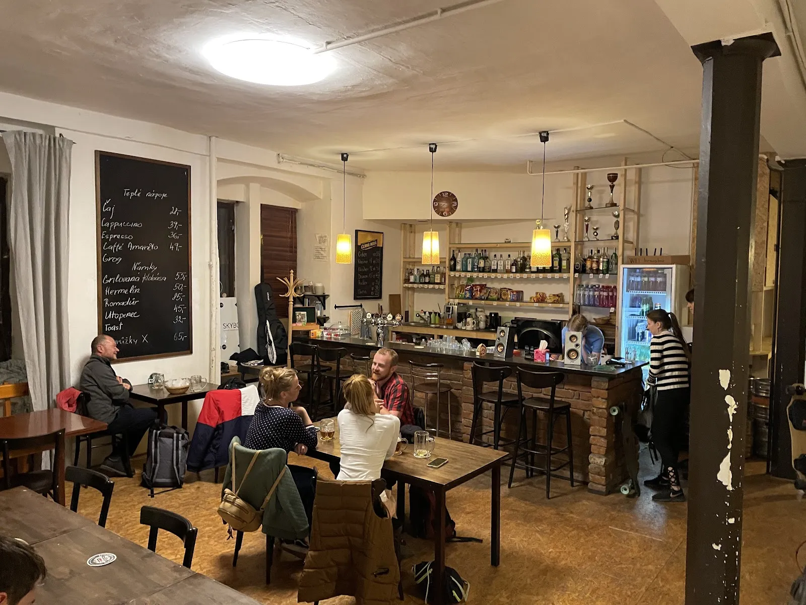 Table tennis and playful bar - Image 3