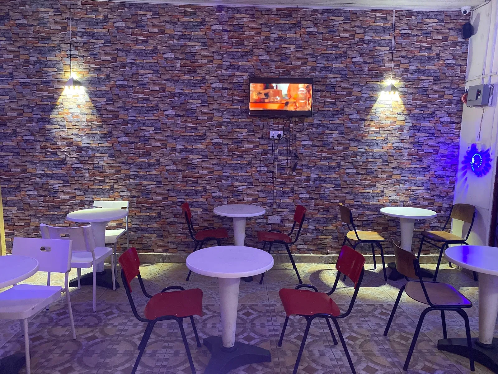 Connies Creams and Grills - Image 3