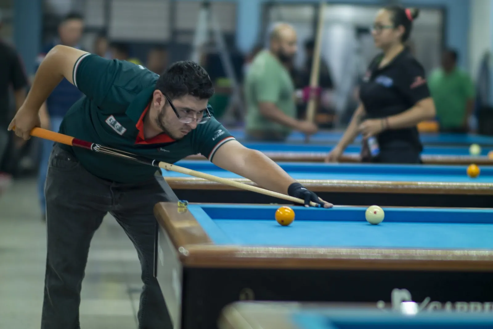 CRU Billiards: Carom Pool & Bar