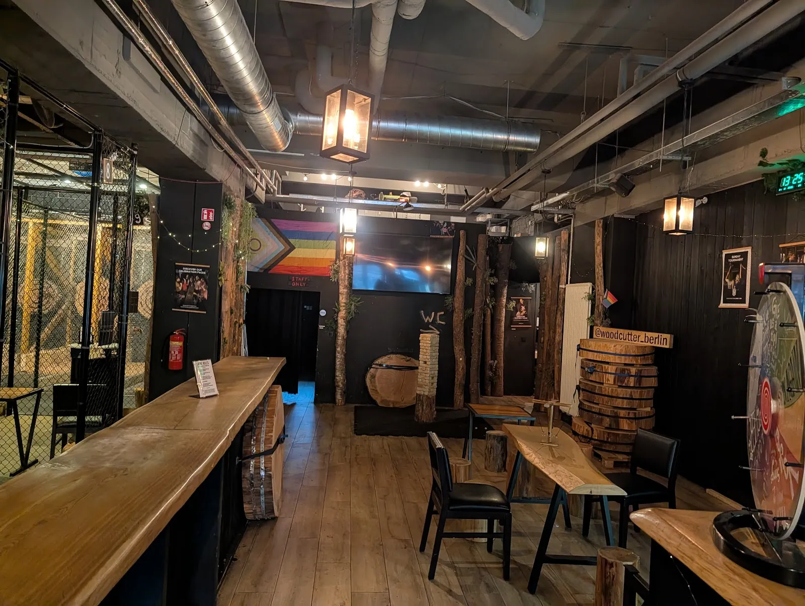 WoodCutter Berlin - Urban Axe Throwing