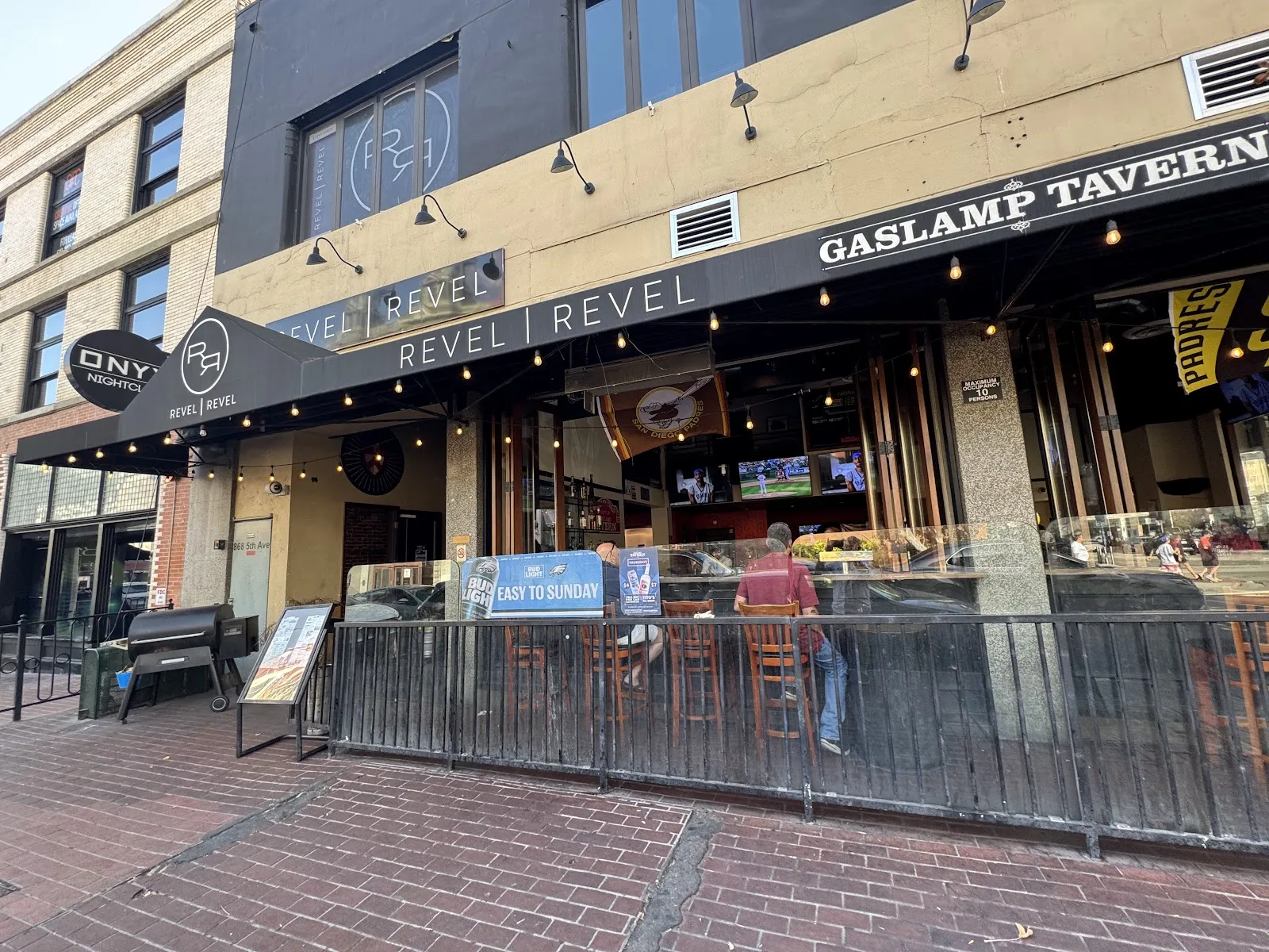 Gaslamp Tavern - Image 3