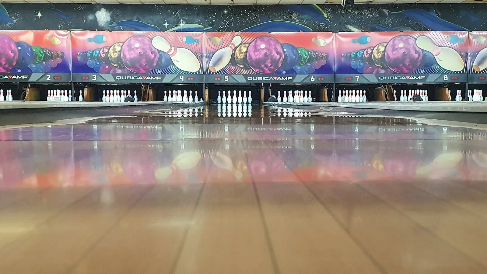 Dolphin Bowl Sports Pub, Restaurant & Ten Pin Bowling - Image 3