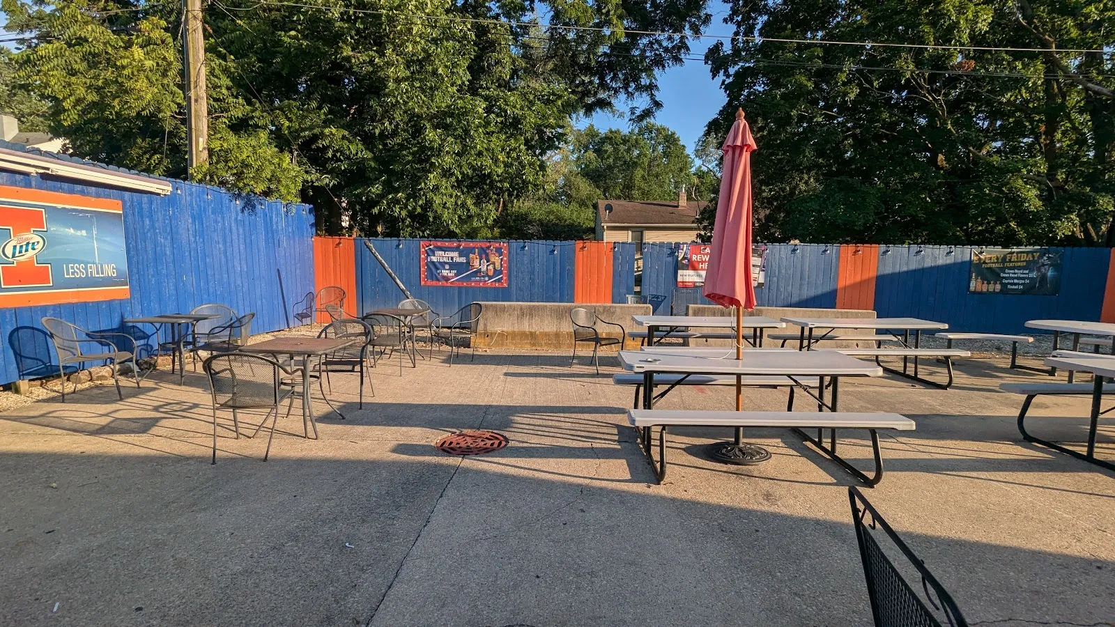 Pia's Sports Bar & Grill - Image 3
