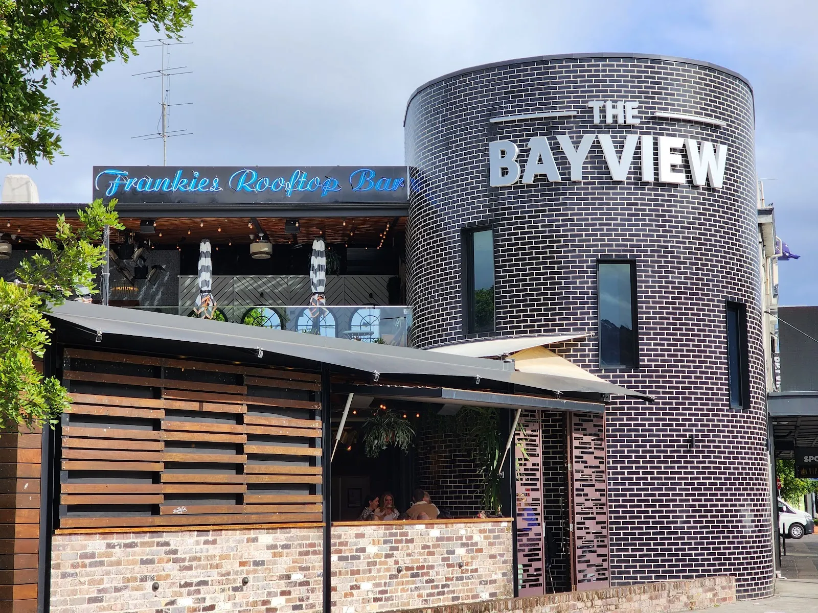 Bayview Hotel Woy Woy logo