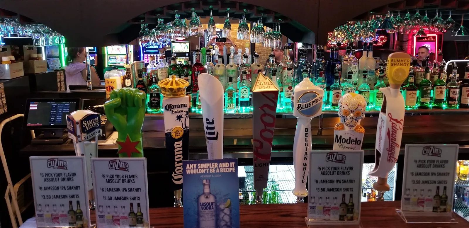 Cuzin's Neighborhood Bar, Gaming and Pizza Blue Island - Image 4