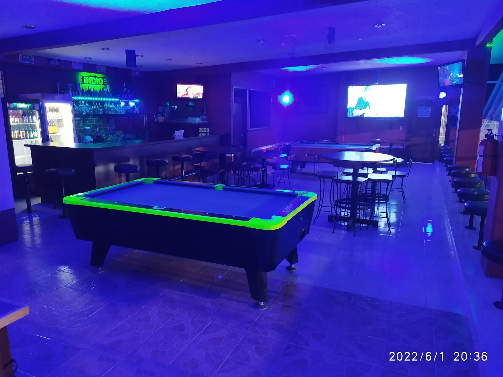 Tarjeta Roja Sports Bar, Billar. - Image 3