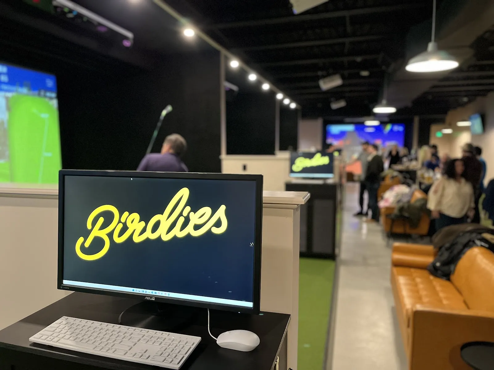 Birdies Indoor Golf and Cocktail Bar Long Island - Image 3