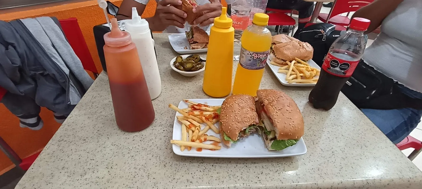 La Resistencia Burguer Bar - Image 4