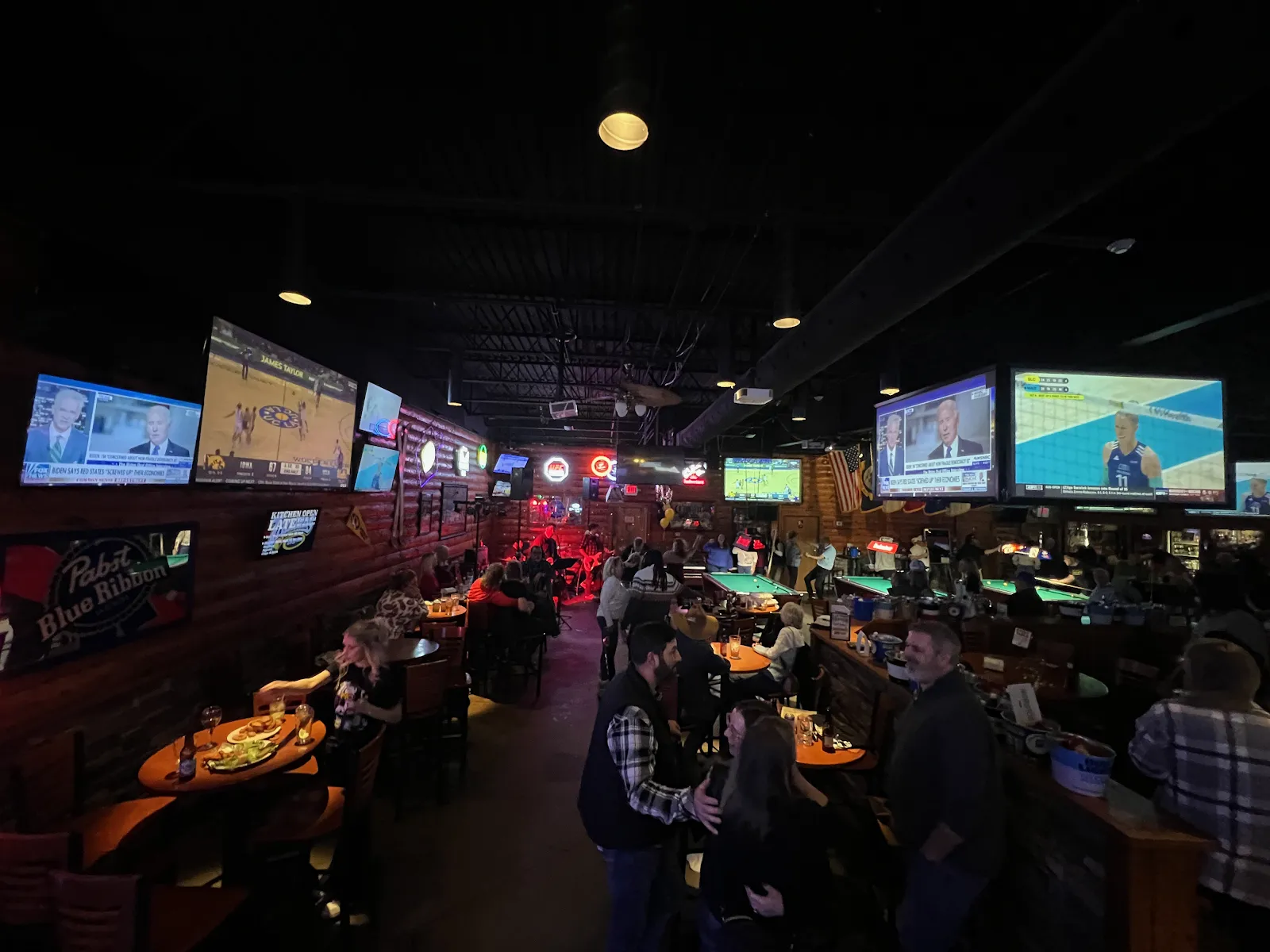 Truman's Bar & Grill logo