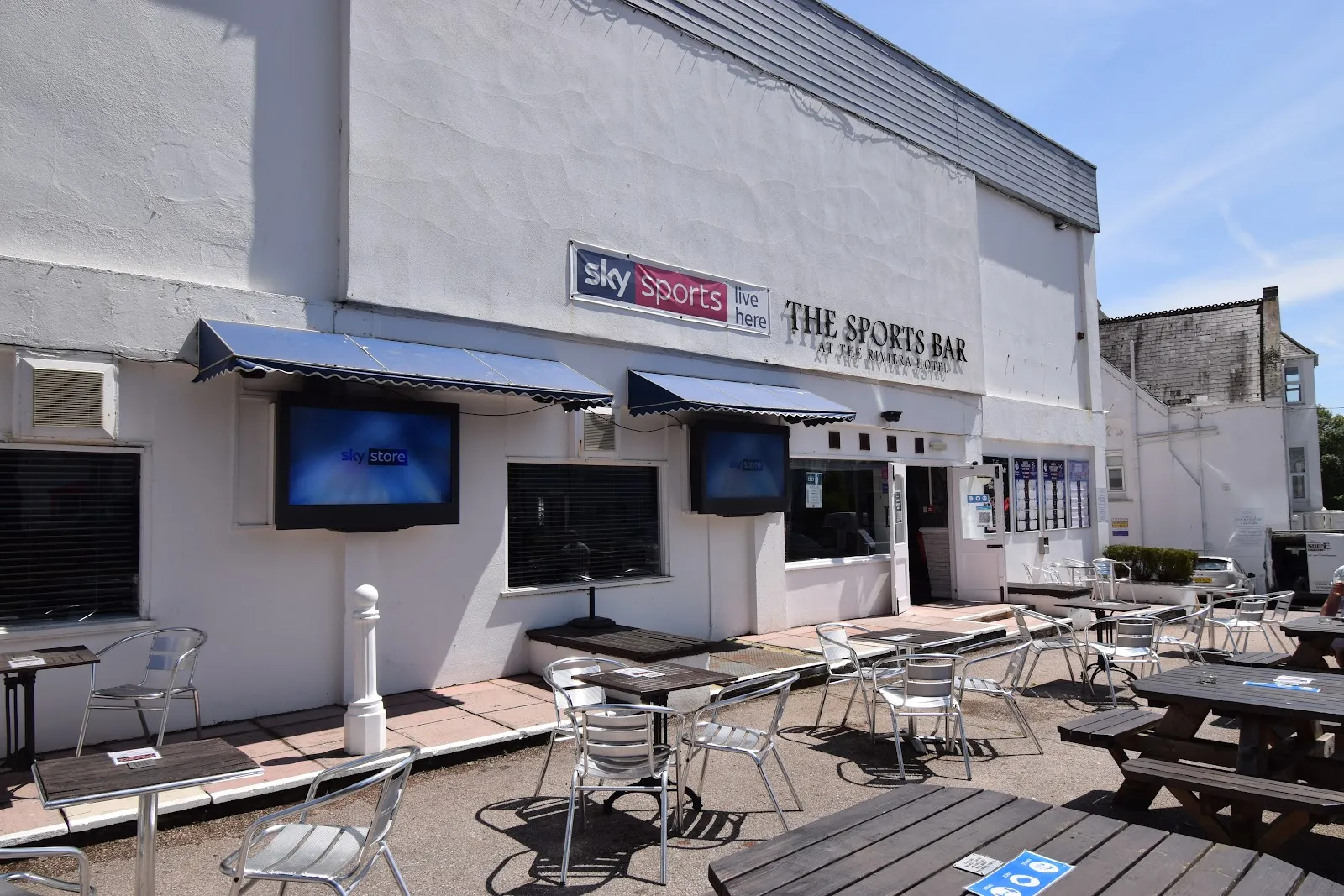 The Sports Bar at The Riviera Hotel - Image 2