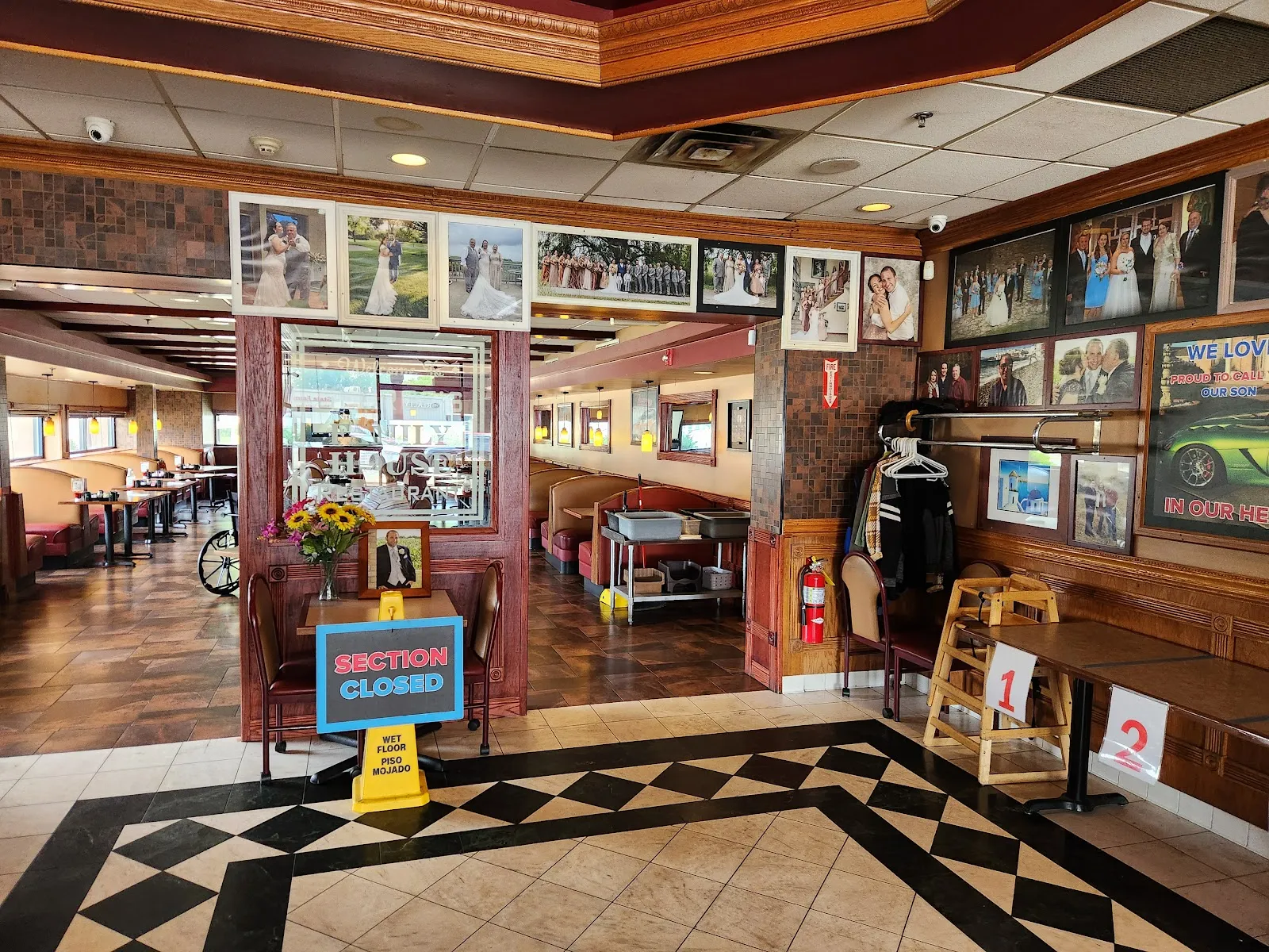 George's Family House Restaurant & Bar - Image 2