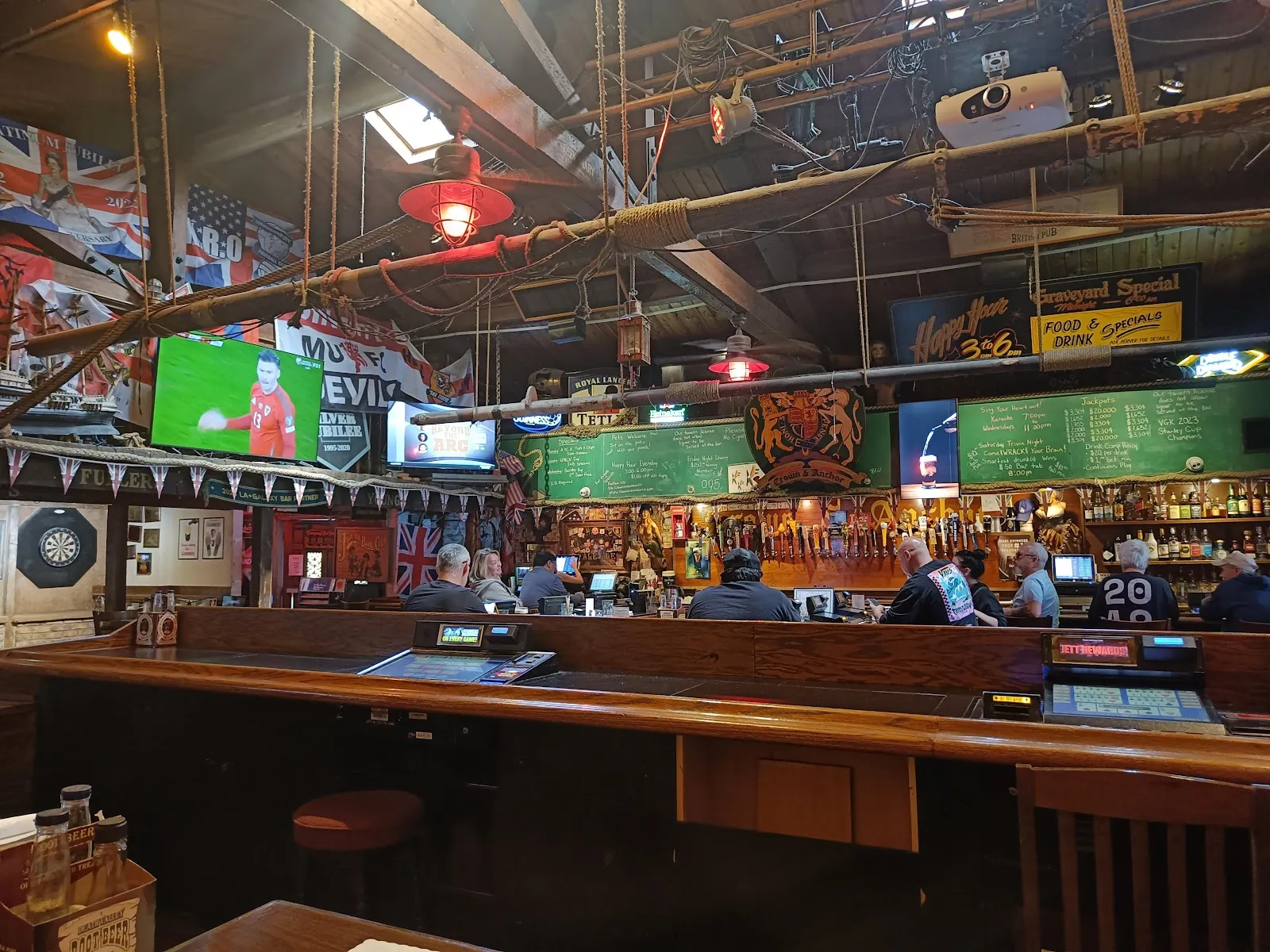 Crown and Anchor British Pub - Image 3