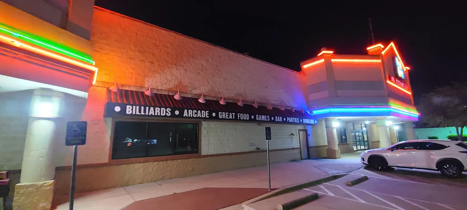 Splits Sports Grill & Bar - Image 3