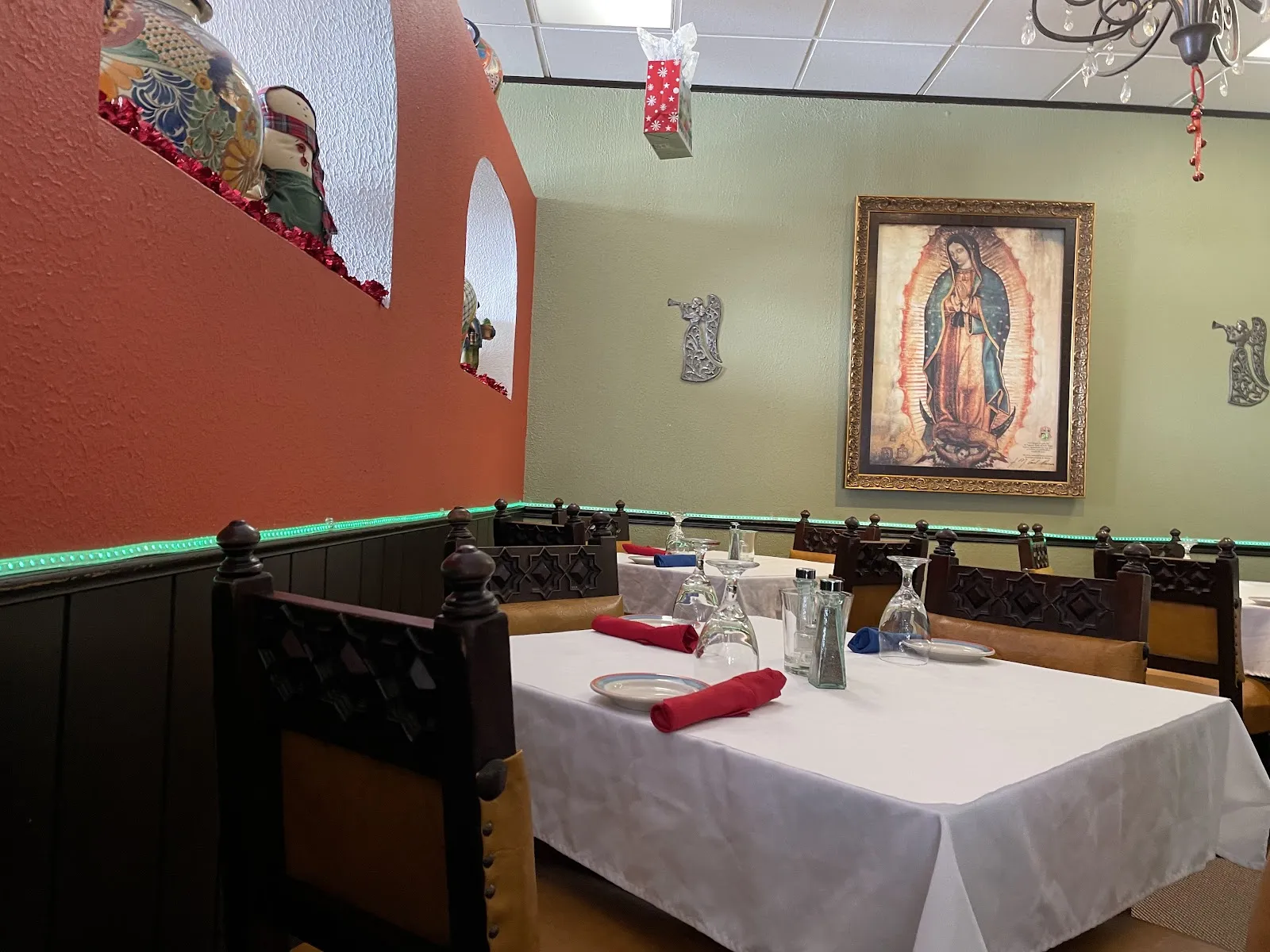 Hacienda El Sombrero Mexican Restaurant - Image 2