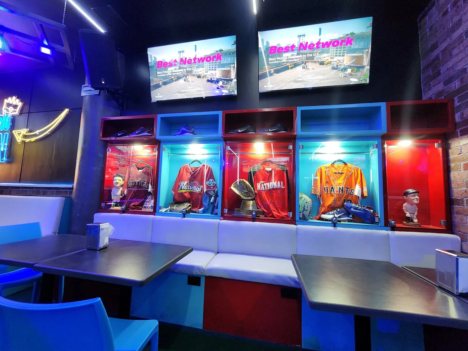 TITAN Sports Bar TJ - Image 4
