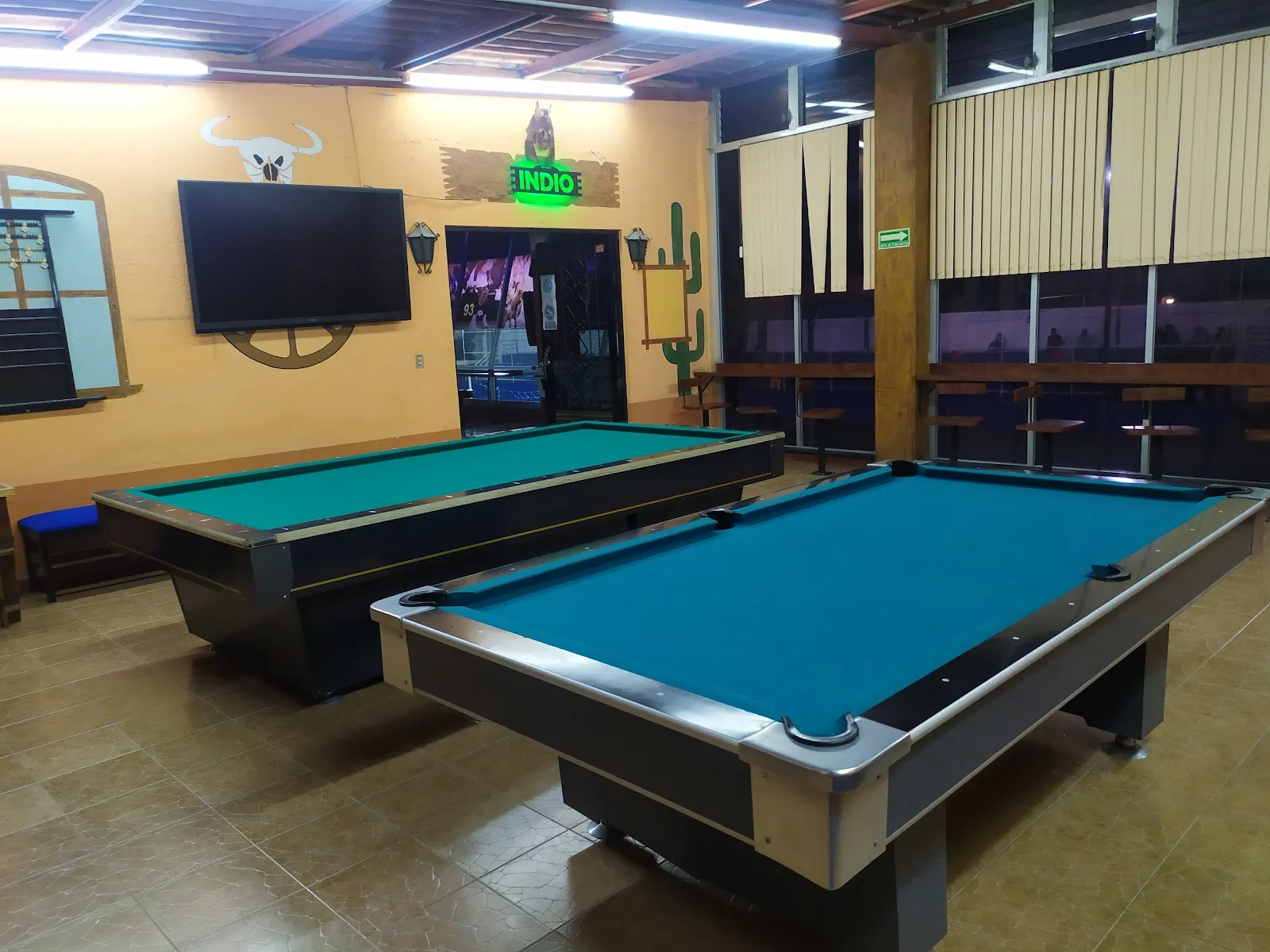 Tarjeta Roja Sports Bar, Billar. - Image 4