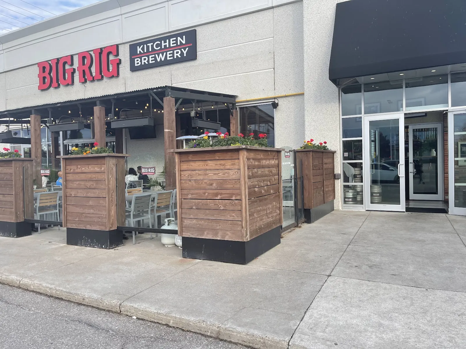 Big Rig Kitchen & Brewery - Mississauga - Image 4