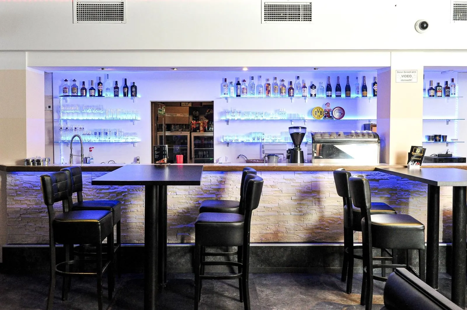 B7 Sportsbar - Image 4