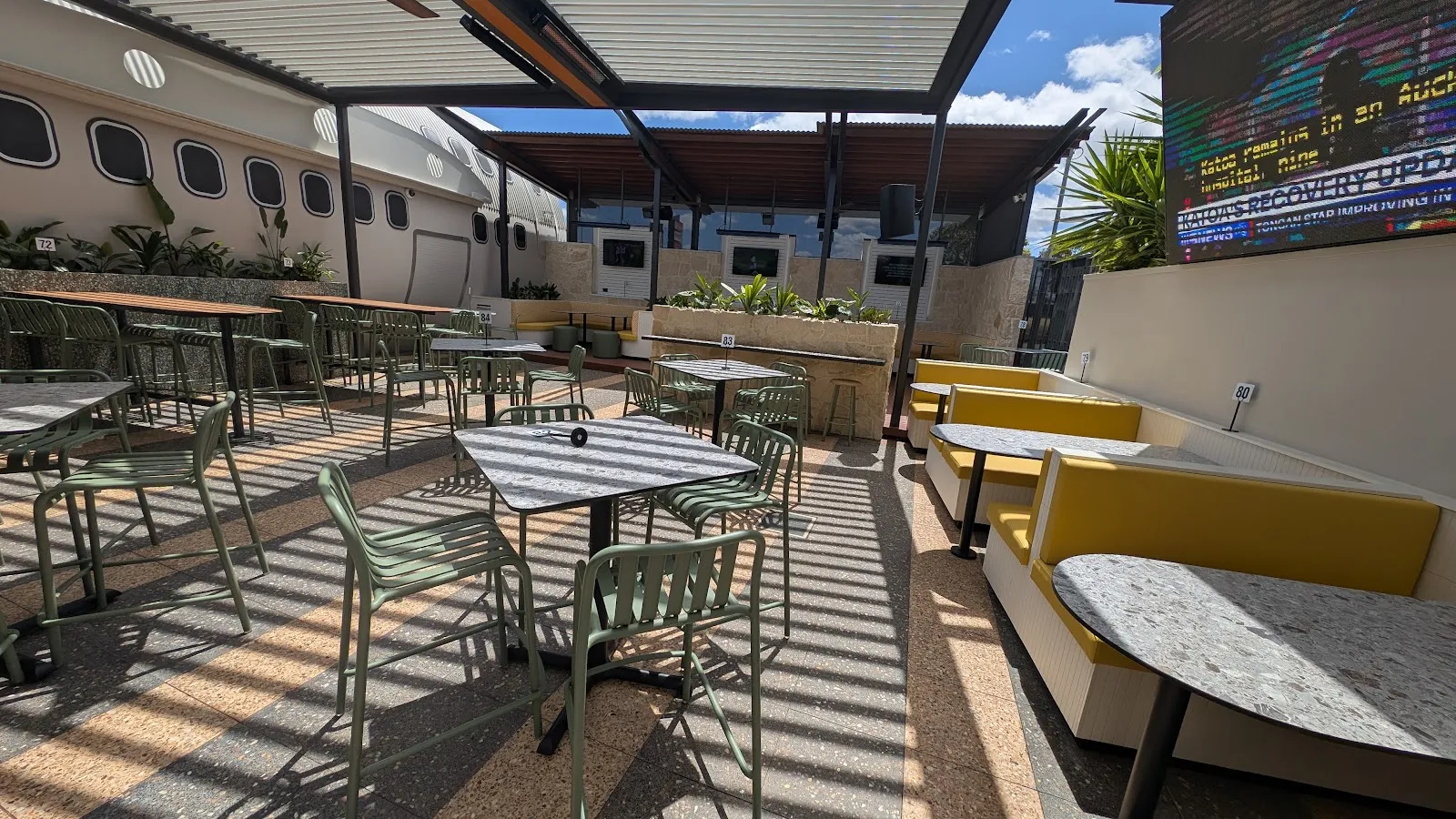 Roulettes Tavern - Image 2