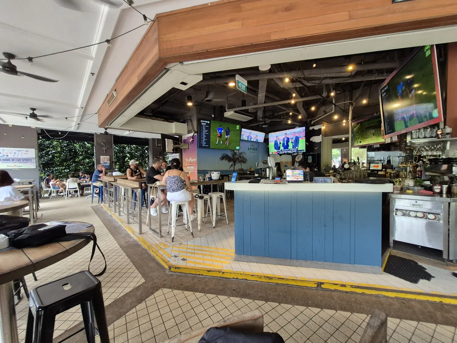 Boomarang Bistro & Bar - Image 4