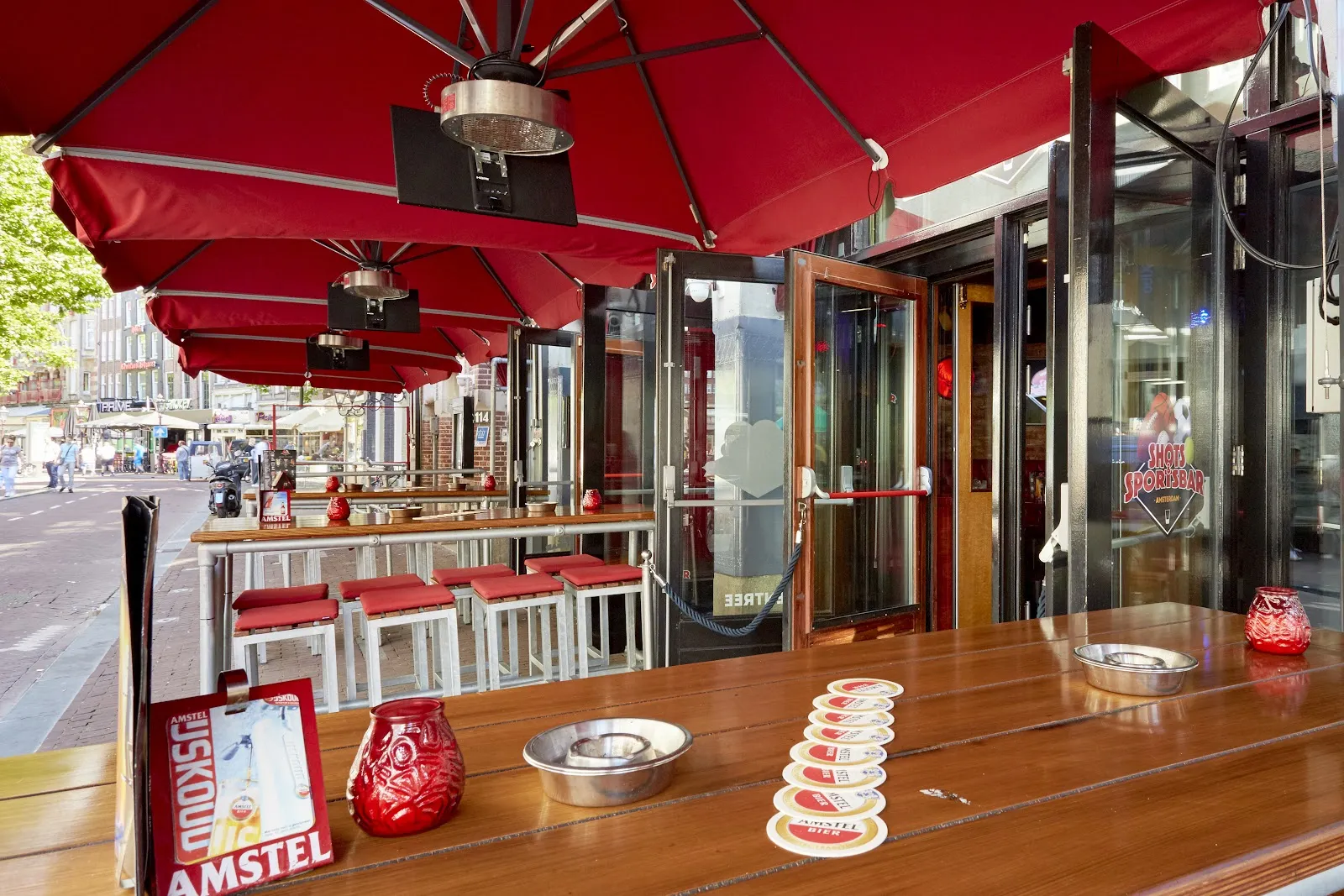 Shots & Sportsbar - Image 2