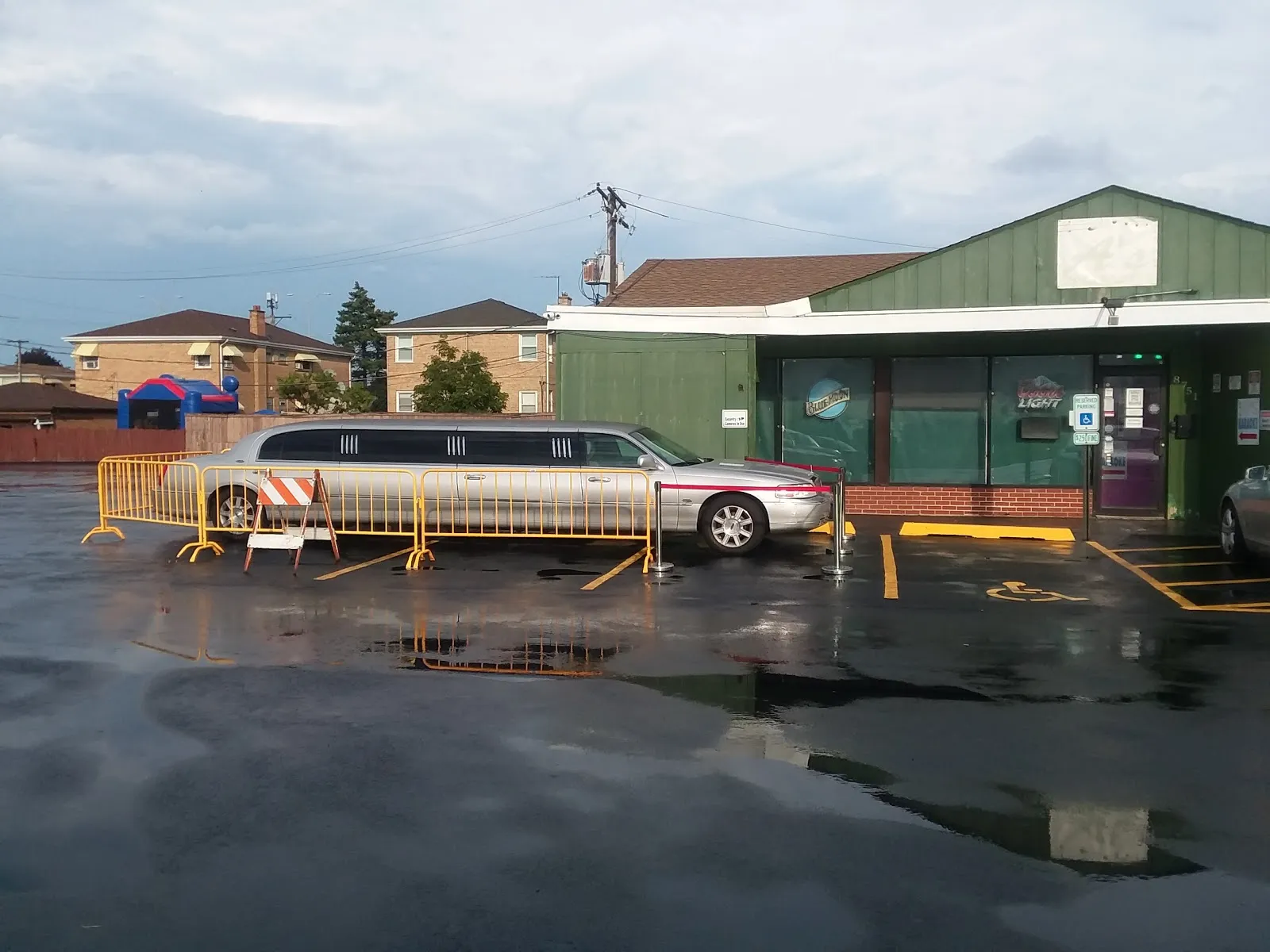 A's Karaoke Bar - Image 4