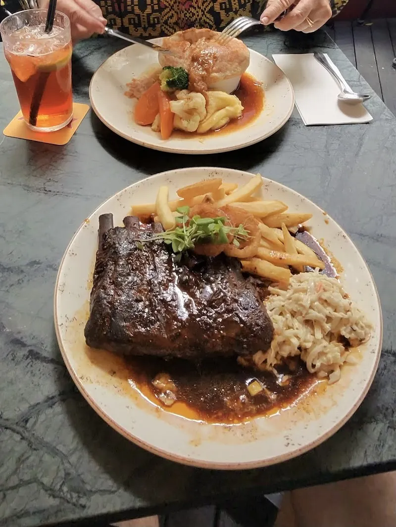 The Pig N' Whistle logo