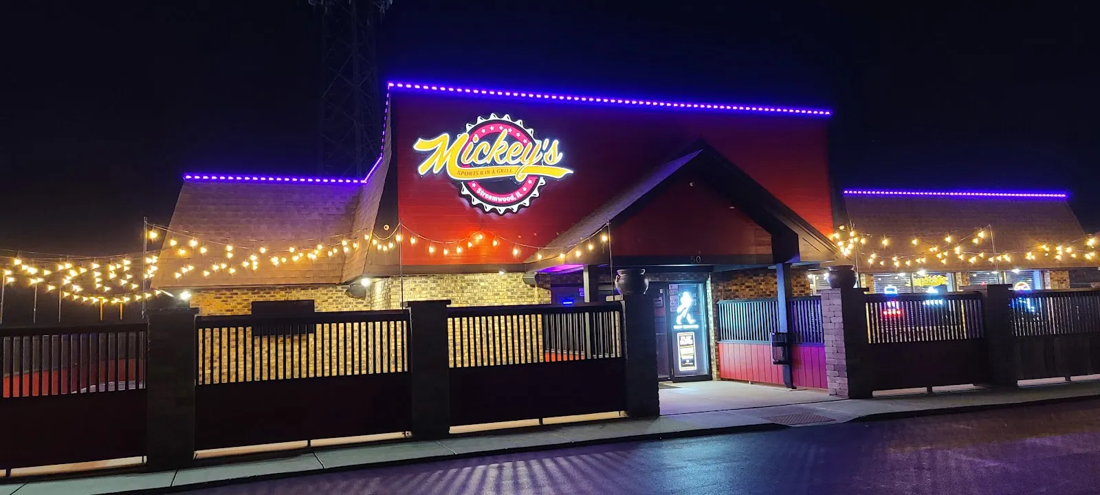 Mickey's Sports Bar & Grill - Image 4