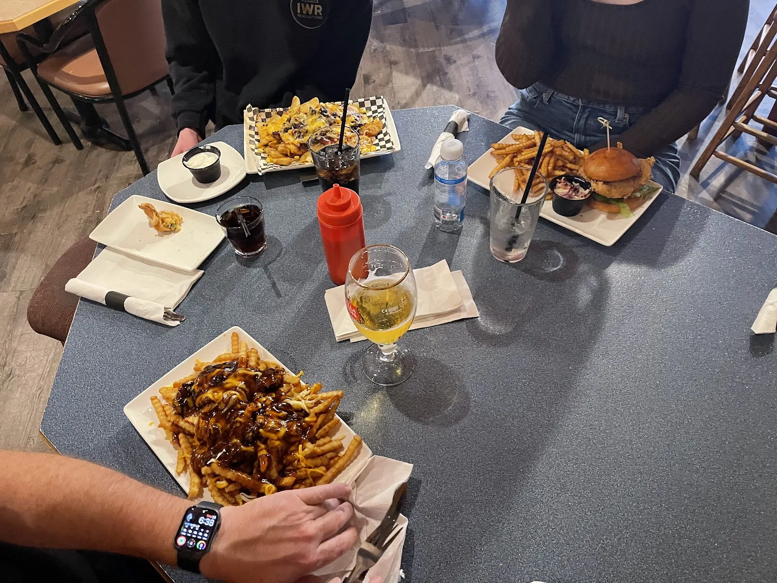 Yogi's Food & Bar - Image 2