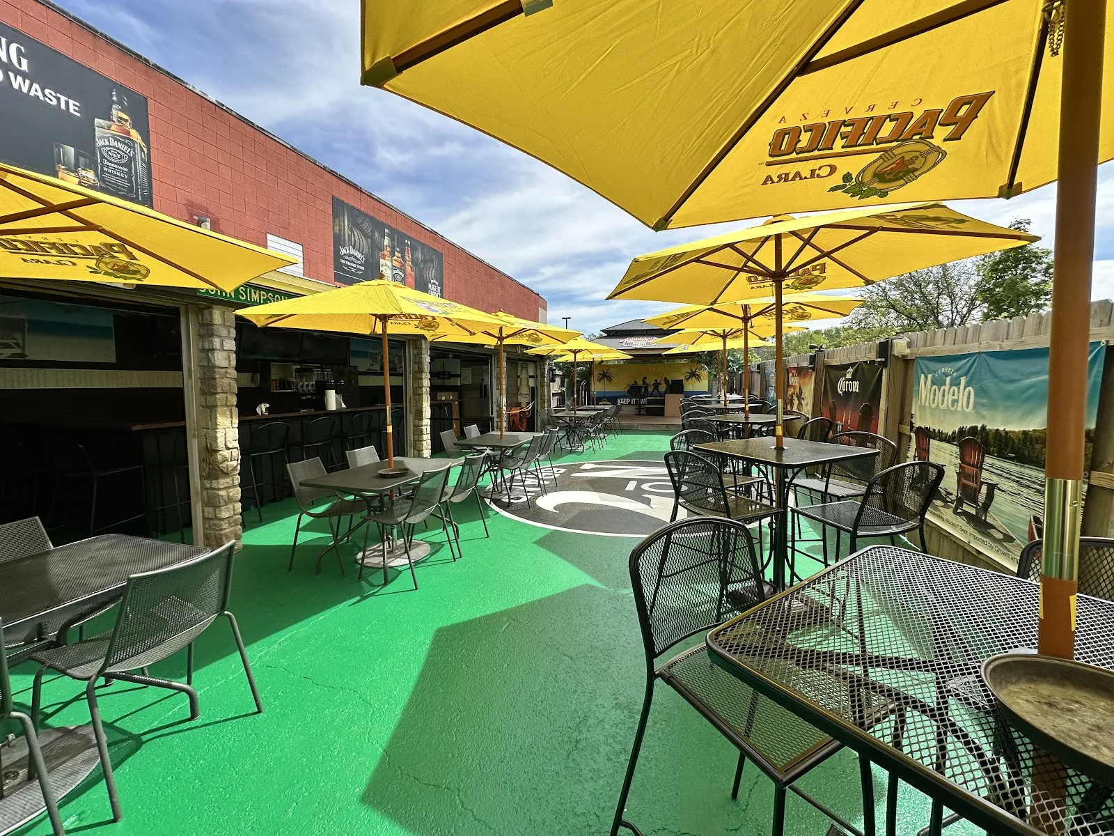 Double J Sports Bar - Image 3